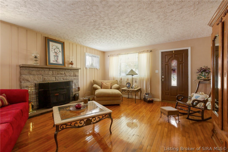 Listing Image 4