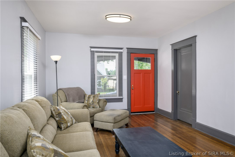Listing Image 8