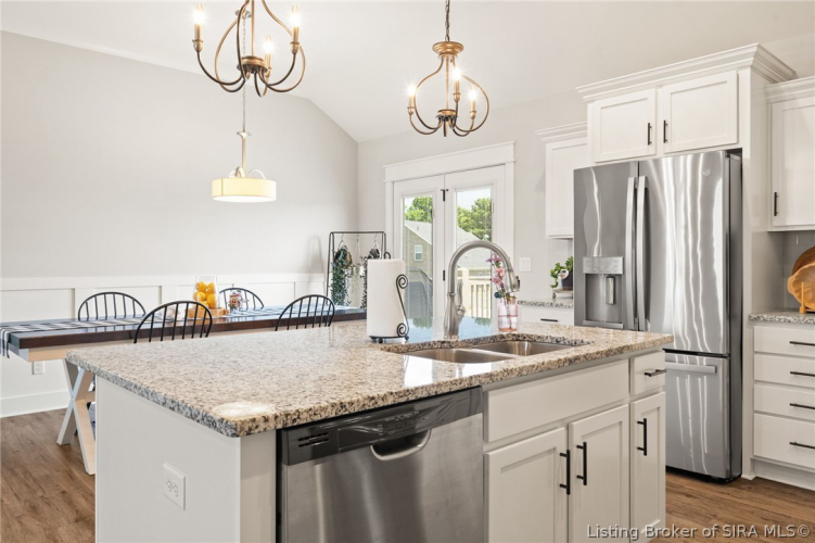 Listing Image 10