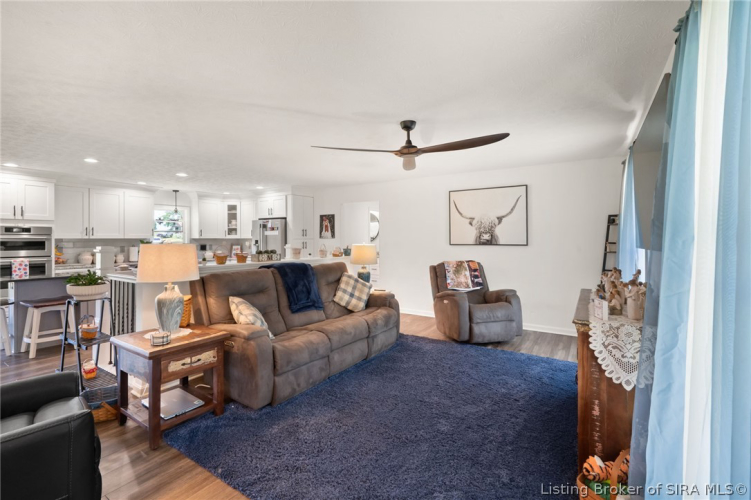 Listing Image 6