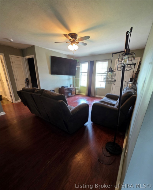 Listing Image 5