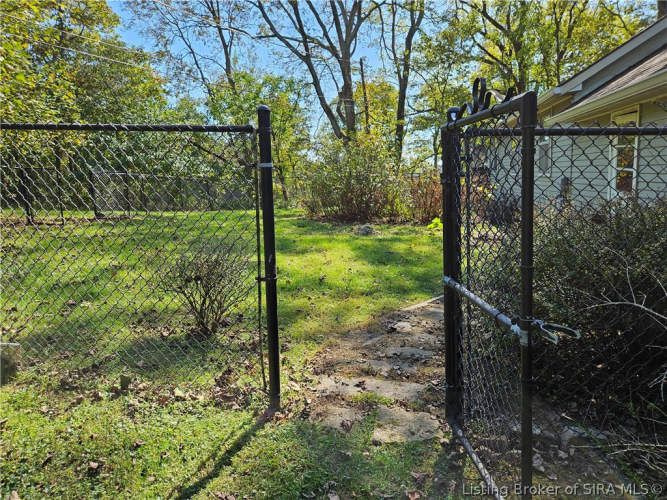 Listing Image 9
