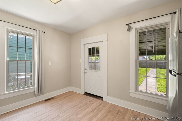 Listing Image 8