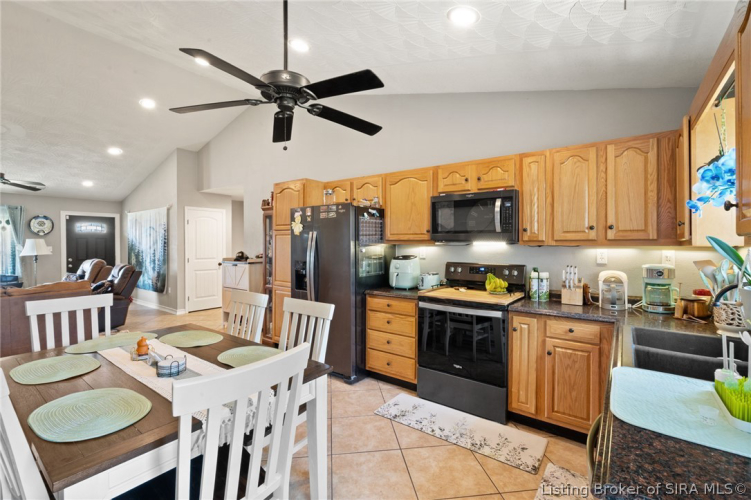 Listing Image 14