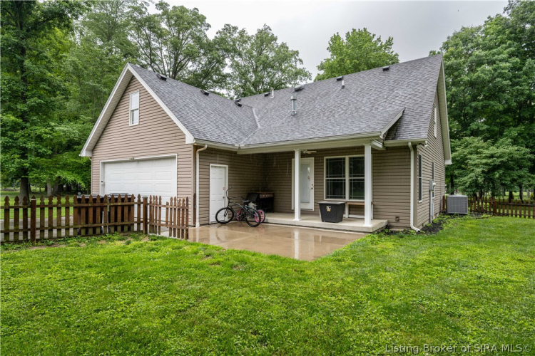 Listing Image 4