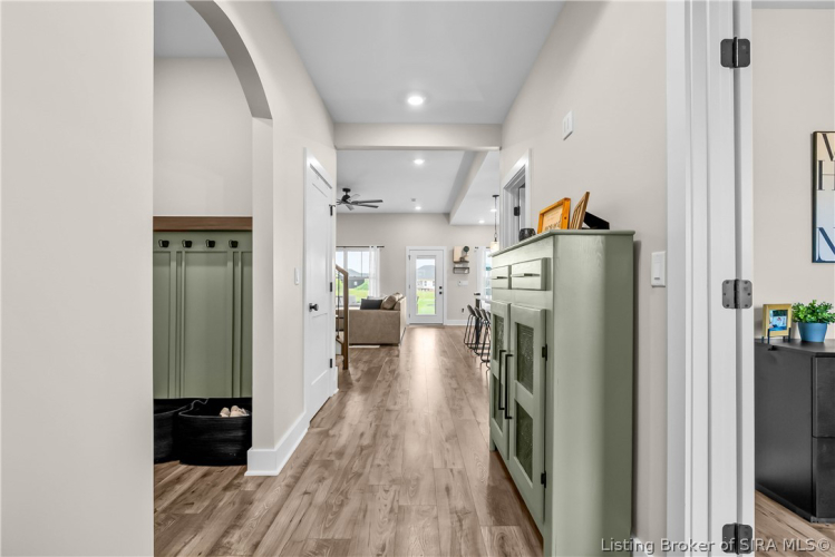 Listing Image 8