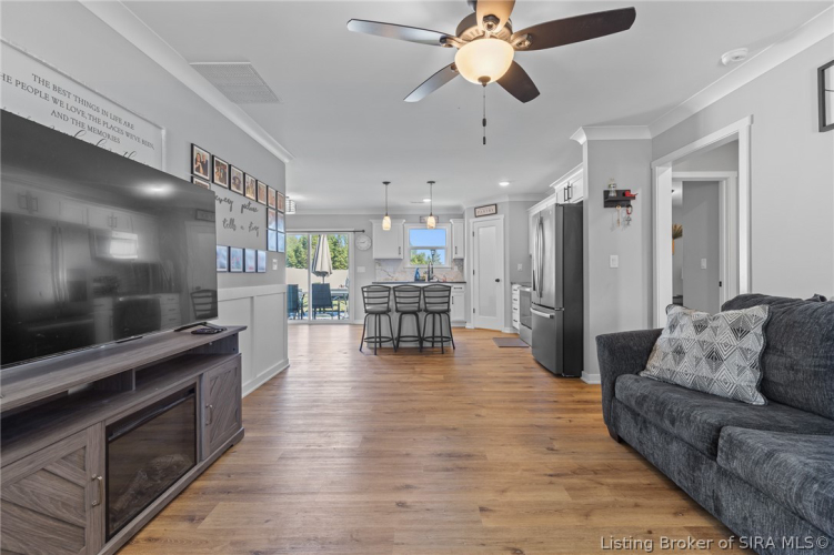 Listing Image 10