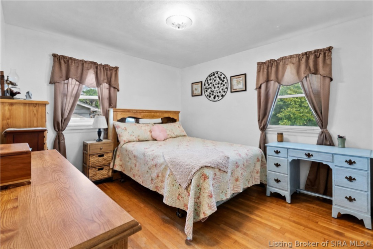Listing Image 11