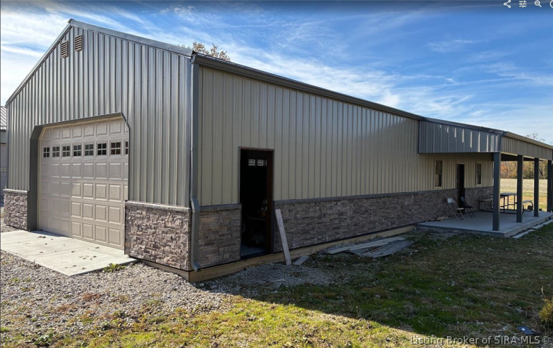 Listing Image 4