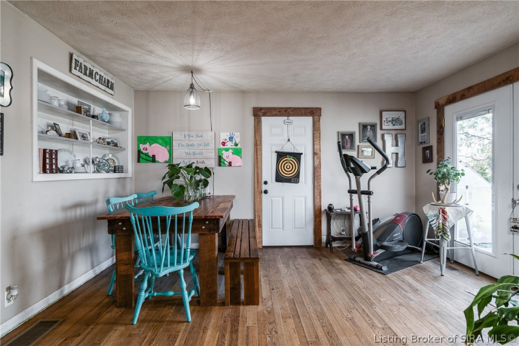 Listing Image 17