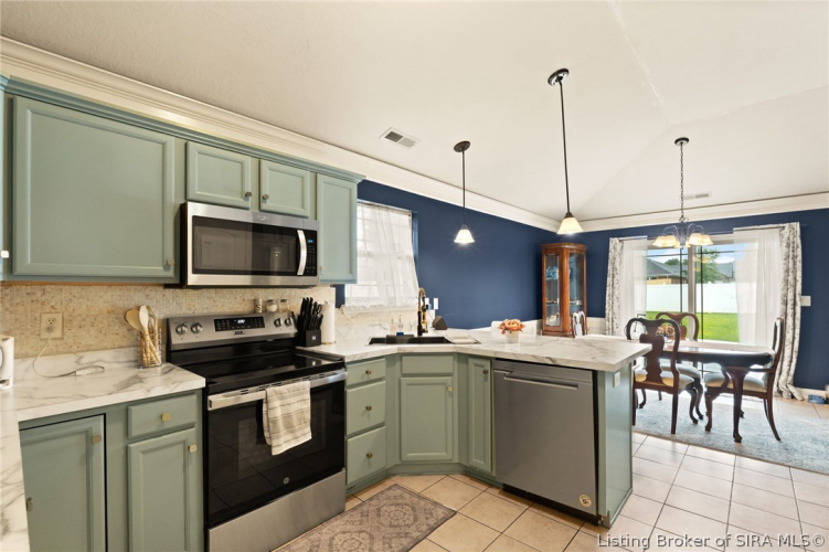Listing Image 14