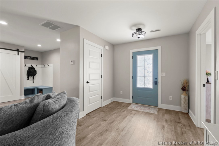 Listing Image 4