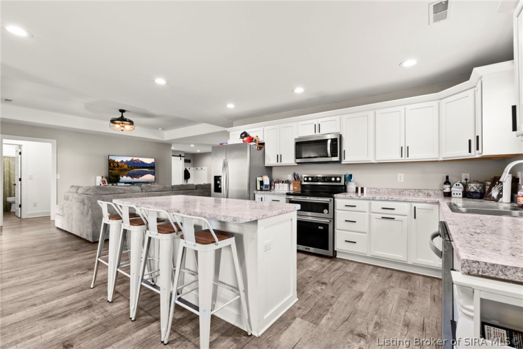 Listing Image 9