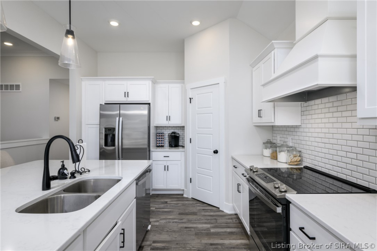 Listing Image 16