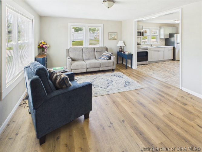Listing Image 8