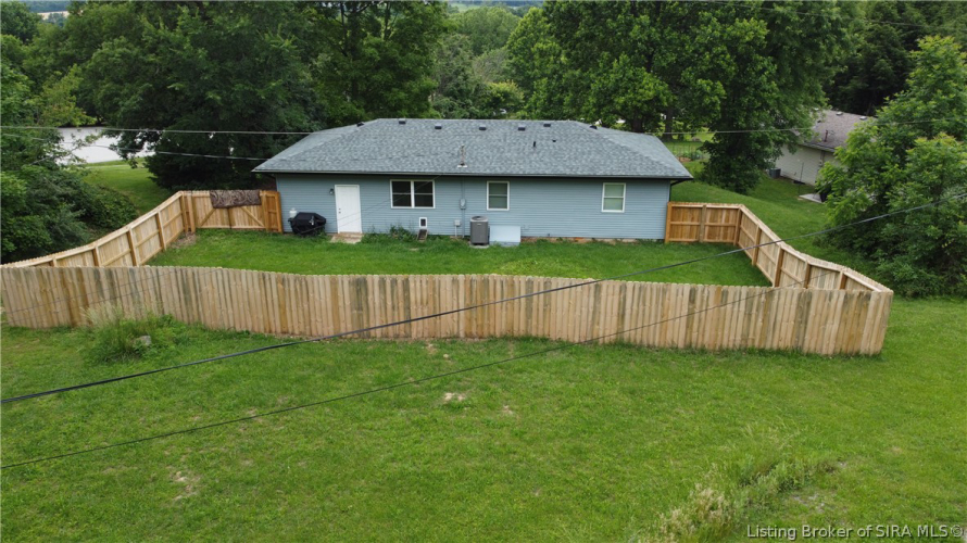 Listing Image 4