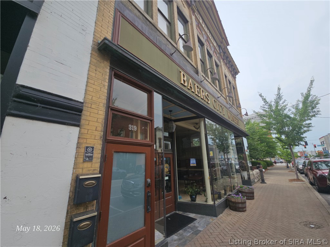 Listing Image 4