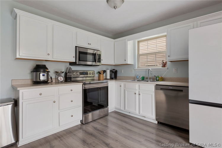 Listing Image 5