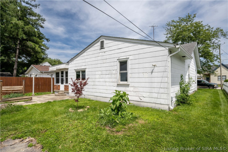 Listing Image 4