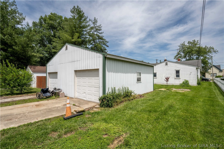 Listing Image 5