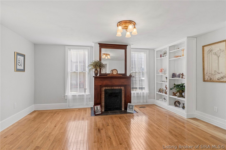Listing Image 8