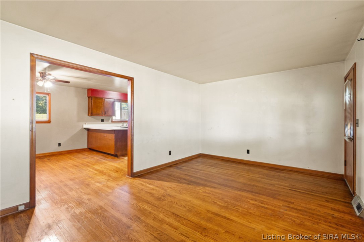 Listing Image 16