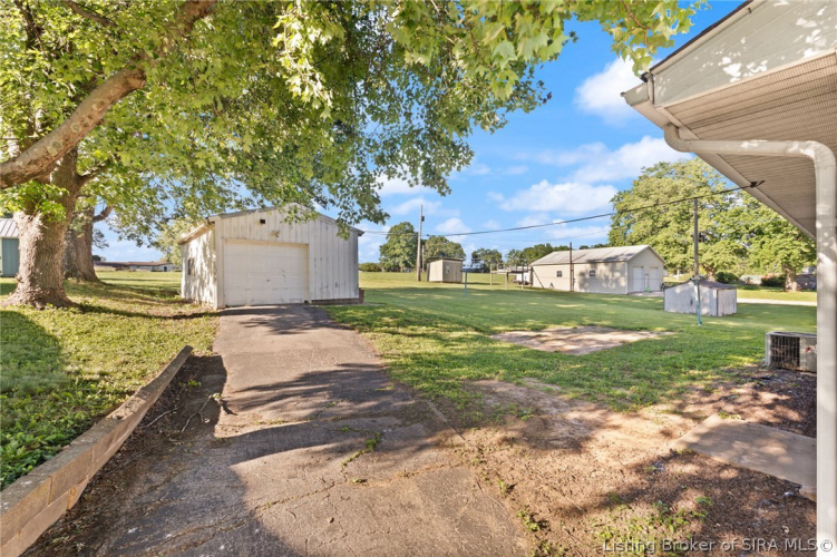 Listing Image 10