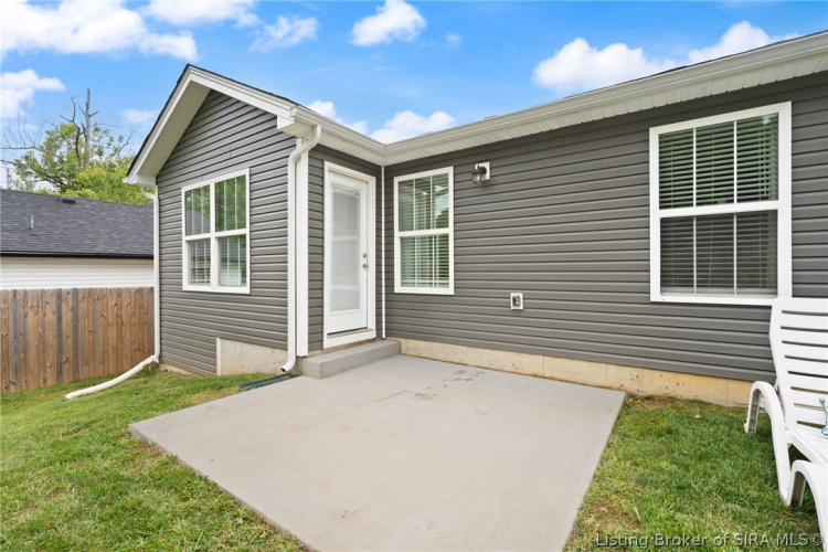 Listing Image 8
