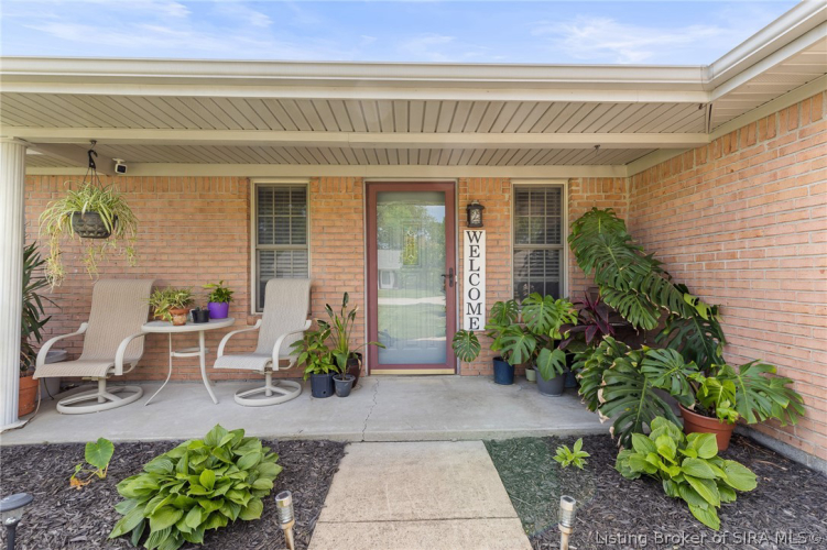 Listing Image 4