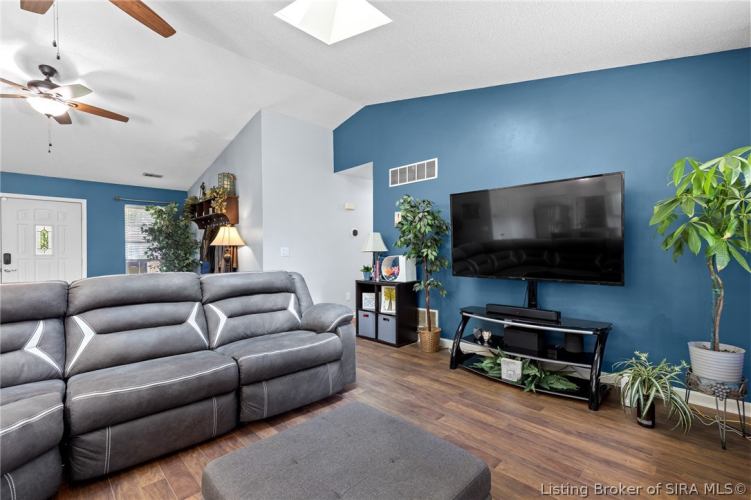 Listing Image 6