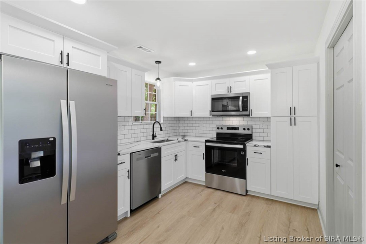Listing Image 16