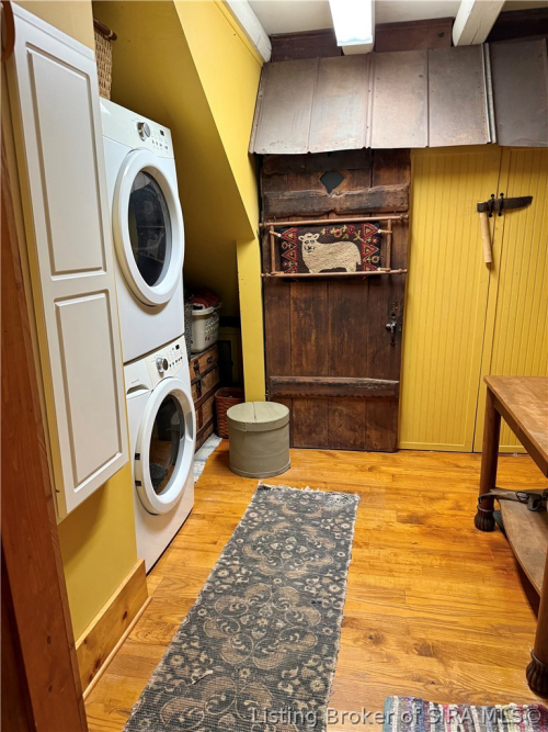 Listing Image 4