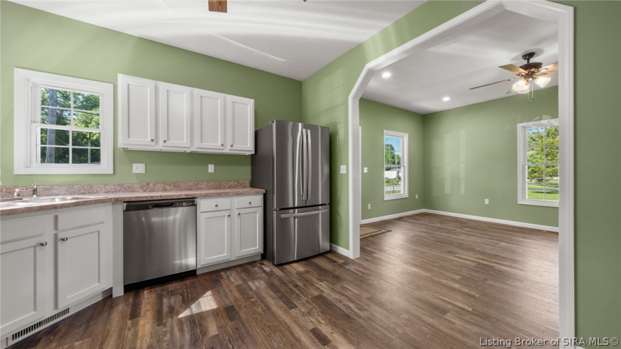 Listing Image 11