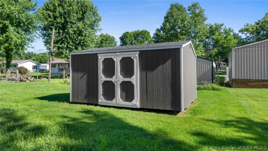 Listing Image 4