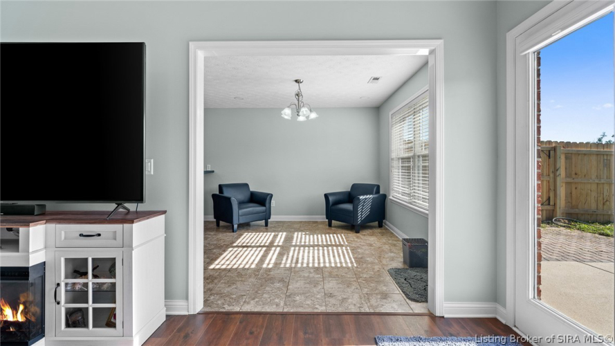 Listing Image 5