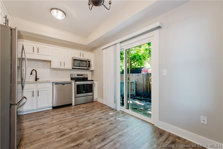 Listing Image 10