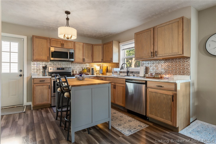 Listing Image 11