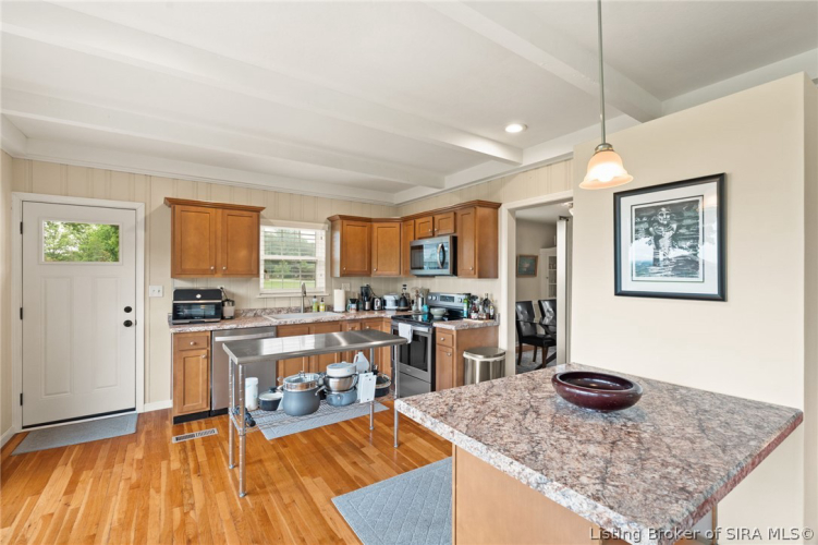 Listing Image 19