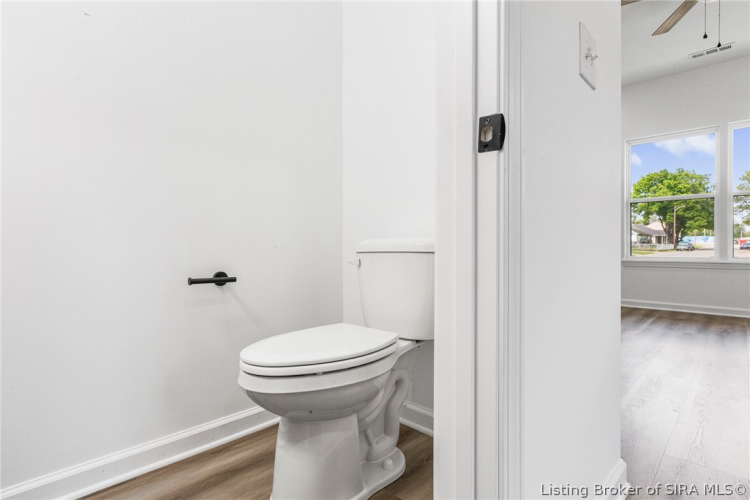 Listing Image 11