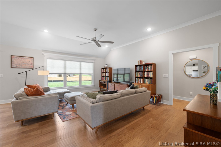Listing Image 18