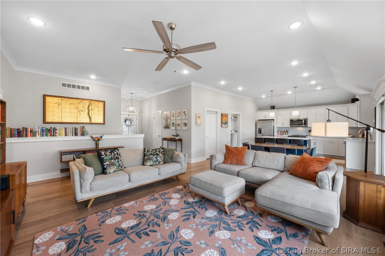 Listing Image 19