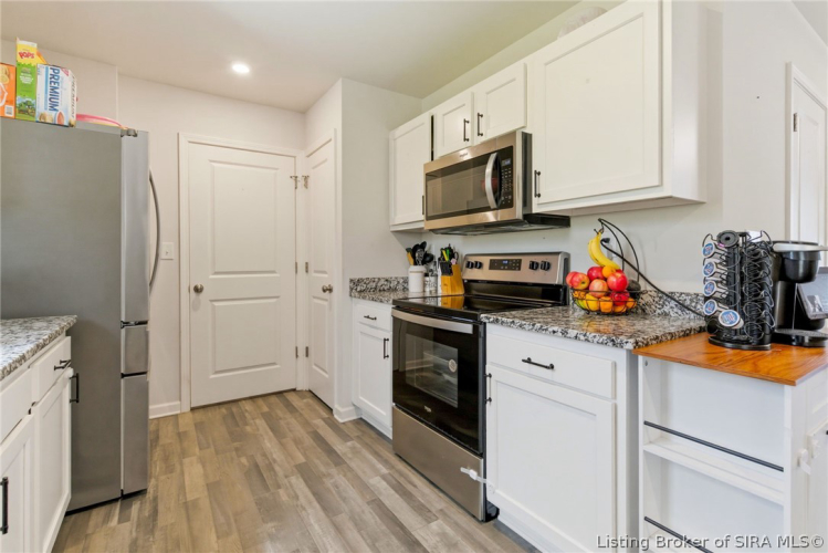 Listing Image 11