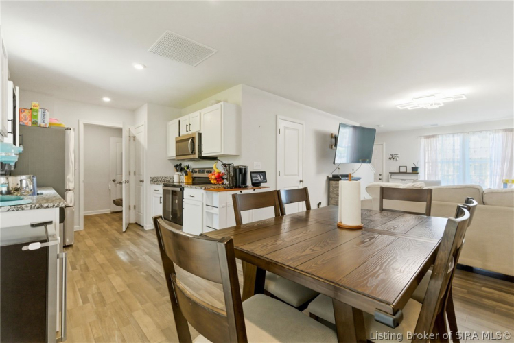 Listing Image 8