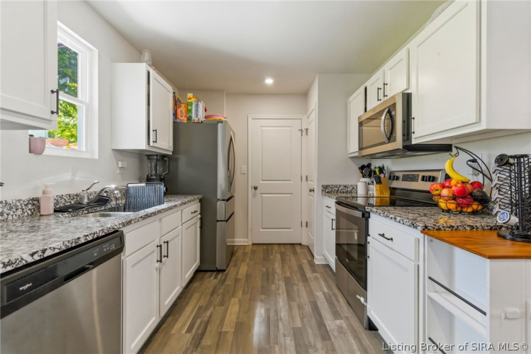 Listing Image 9
