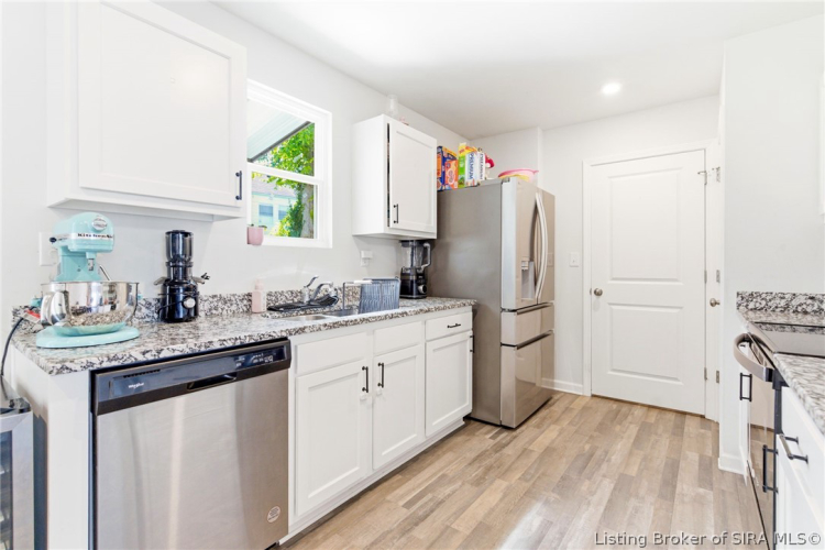Listing Image 10