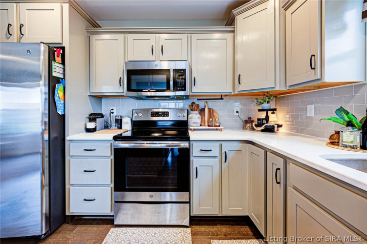 Listing Image 12