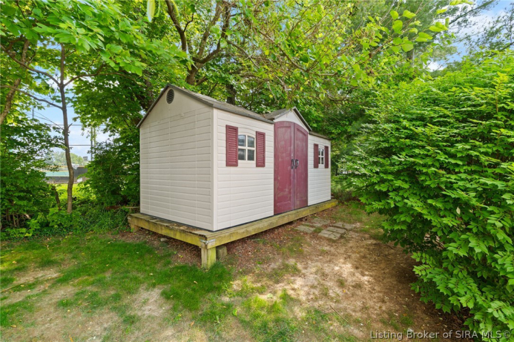 Listing Image 4