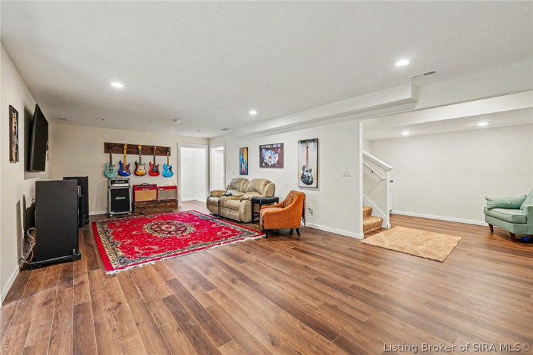 Listing Image 10