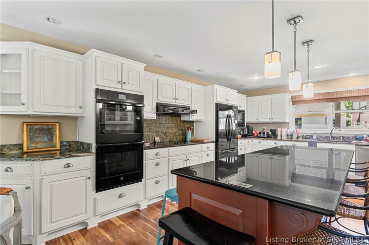 Listing Image 10