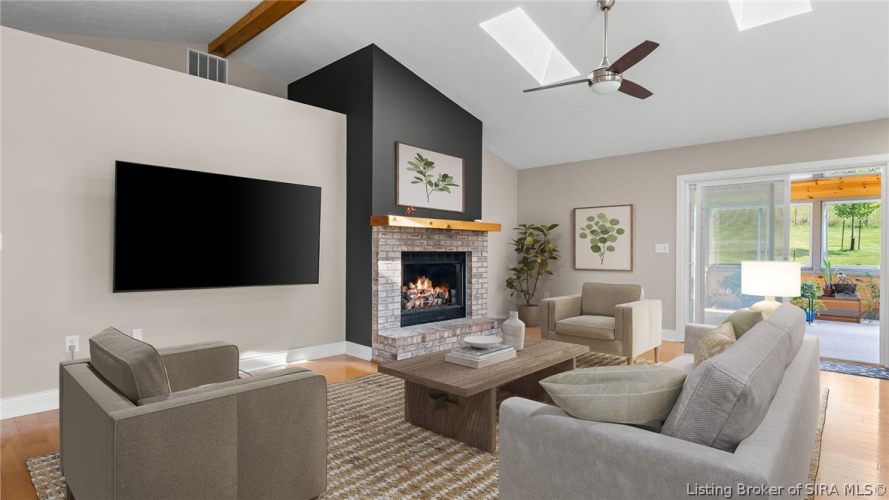 Listing Image 11